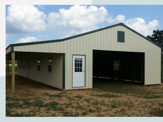 Строительство конюшен в Боре