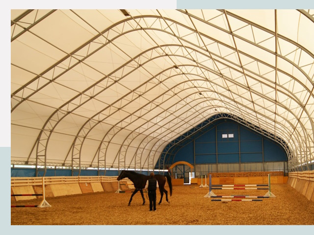 Строительство конных манежей в Боре